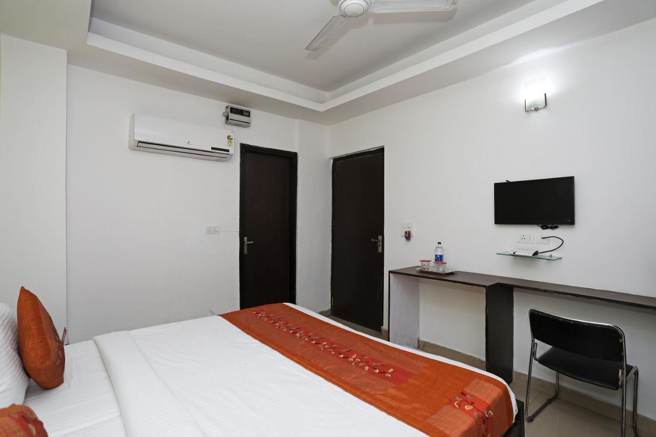 Oyo 11392 The Hotel Grand Hospitality Noida Bagian luar foto