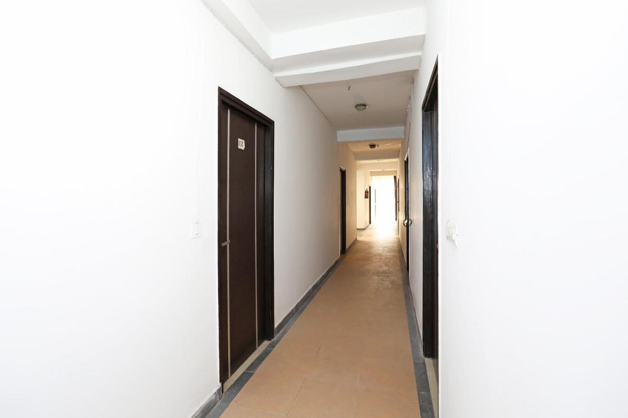 Oyo 11392 The Hotel Grand Hospitality Noida Bagian luar foto