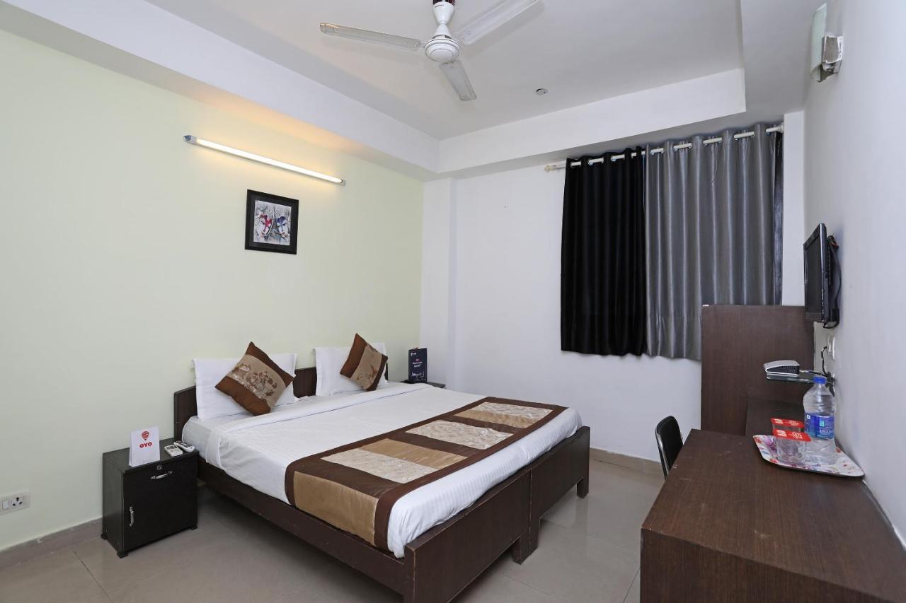 Oyo 11392 The Hotel Grand Hospitality Noida Bagian luar foto