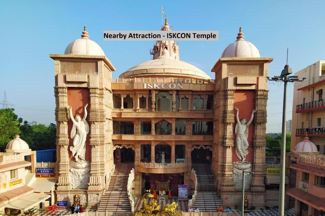 Oyo 11392 The Hotel Grand Hospitality Noida Bagian luar foto