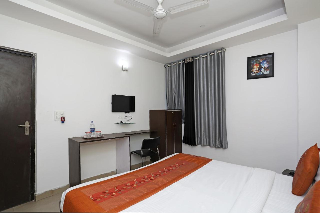 Oyo 11392 The Hotel Grand Hospitality Noida Bagian luar foto