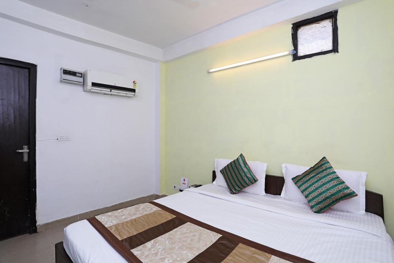 Oyo 11392 The Hotel Grand Hospitality Noida Bagian luar foto