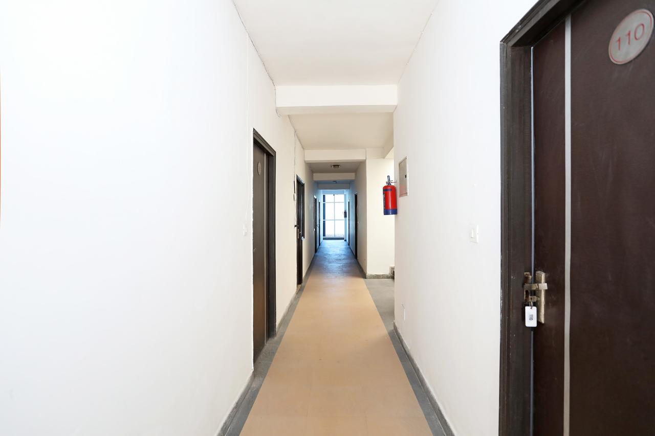 Oyo 11392 The Hotel Grand Hospitality Noida Bagian luar foto