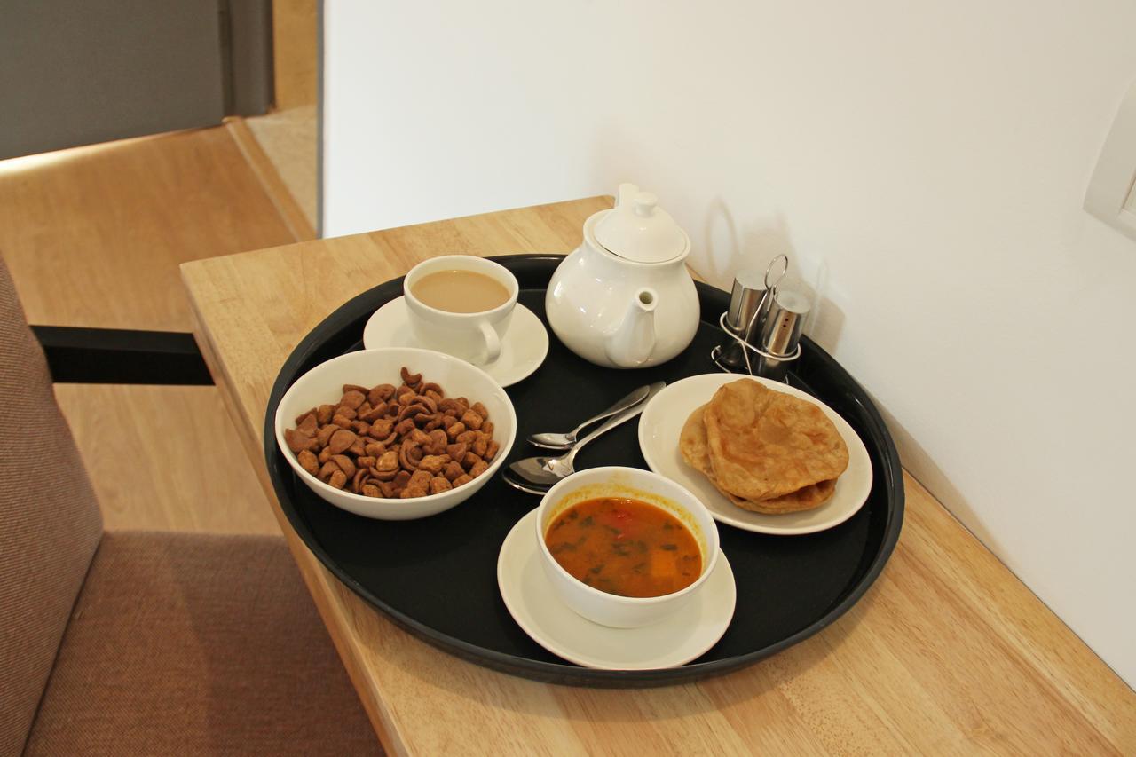 Oyo 11392 The Hotel Grand Hospitality Noida Bagian luar foto
