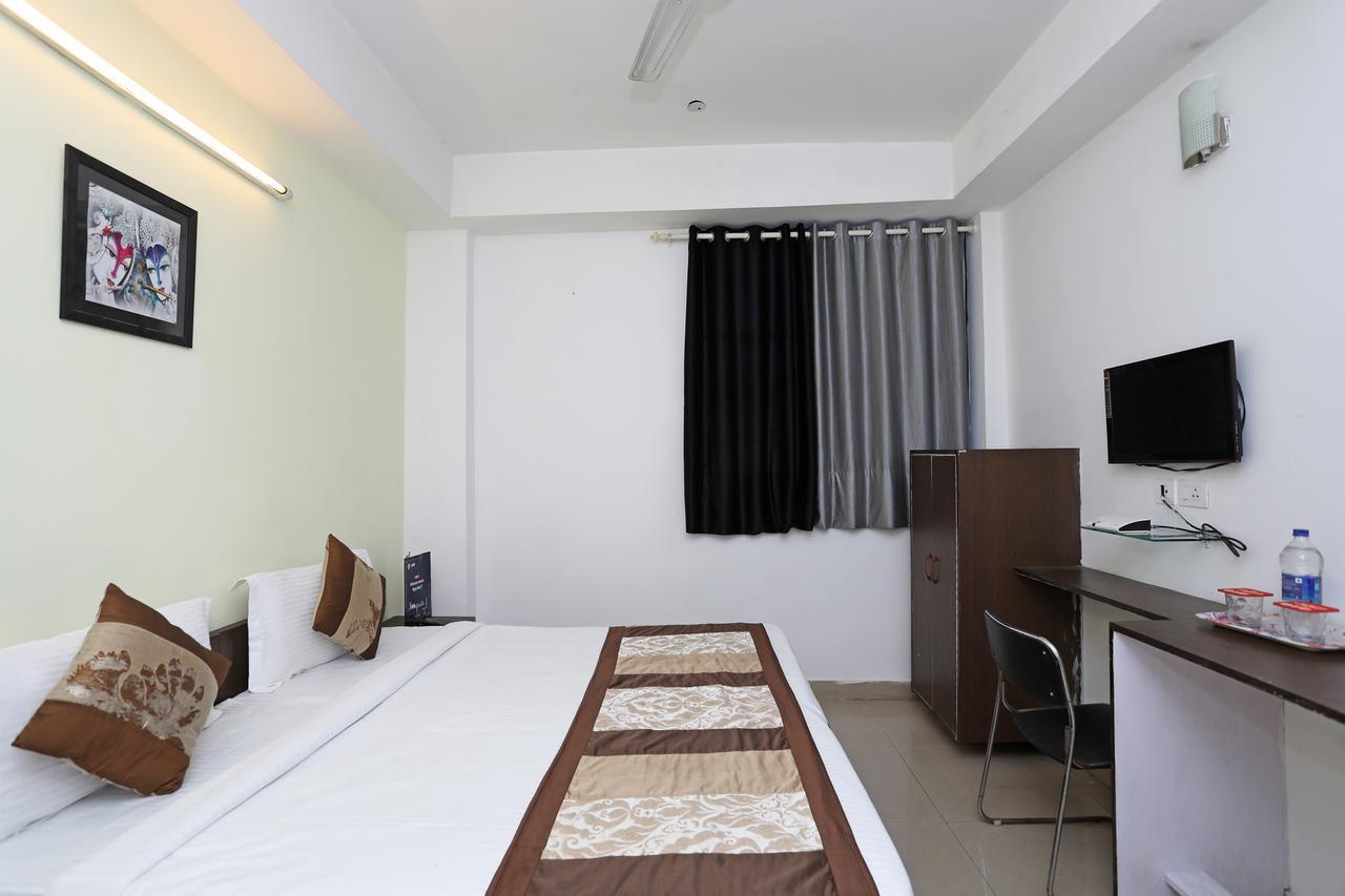 Oyo 11392 The Hotel Grand Hospitality Noida Bagian luar foto