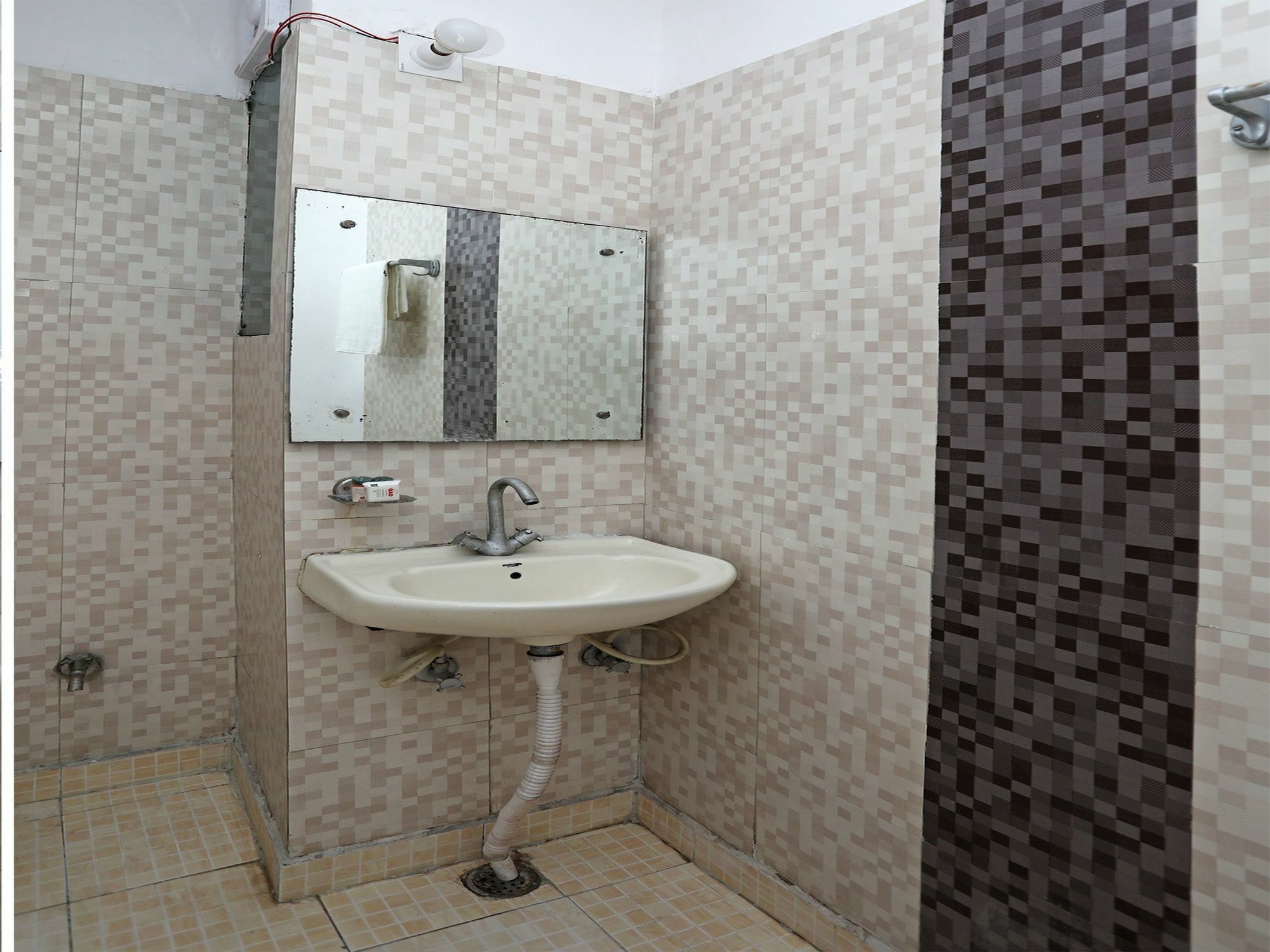Oyo 11392 The Hotel Grand Hospitality Noida Bagian luar foto