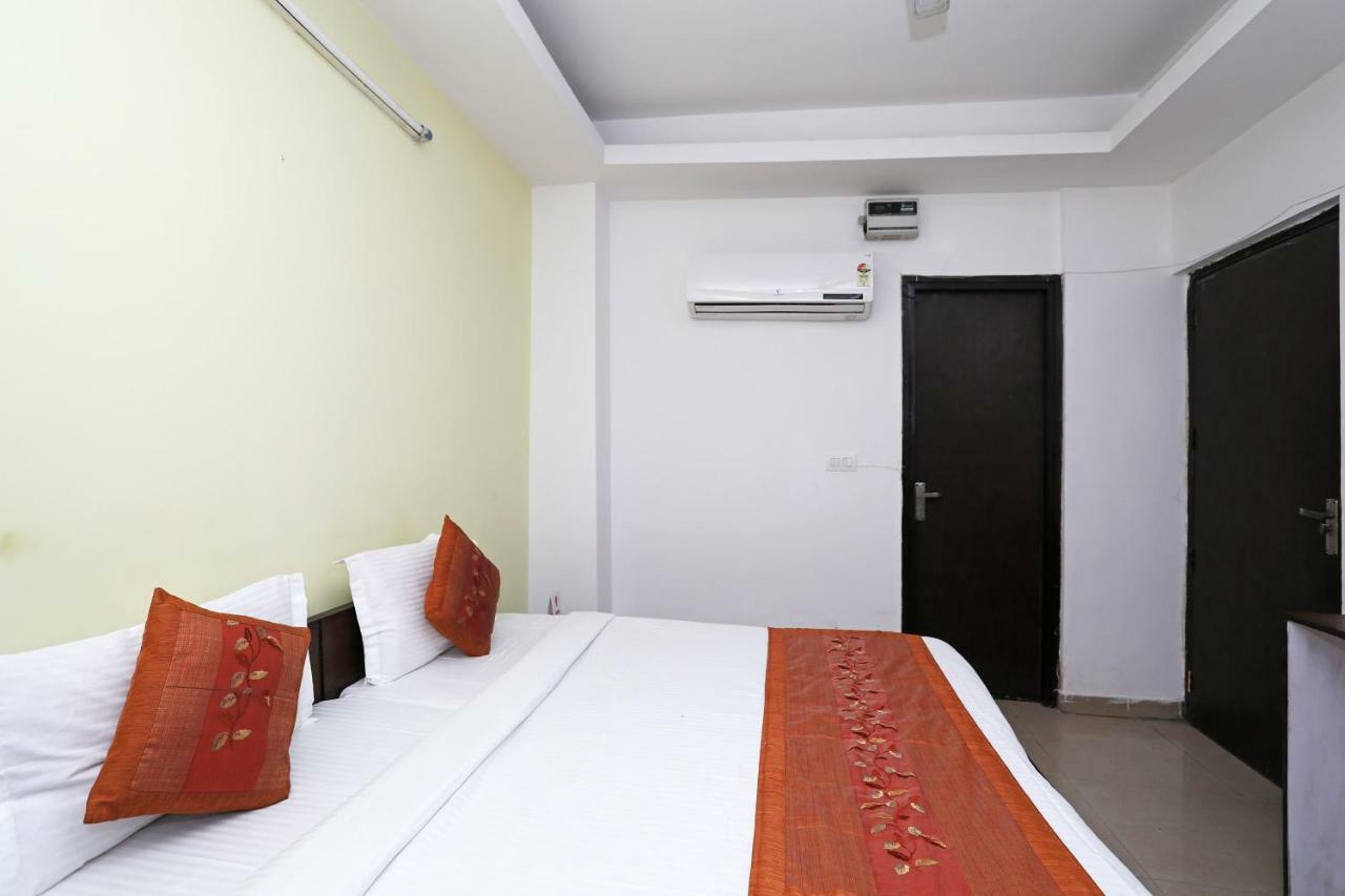 Oyo 11392 The Hotel Grand Hospitality Noida Bagian luar foto